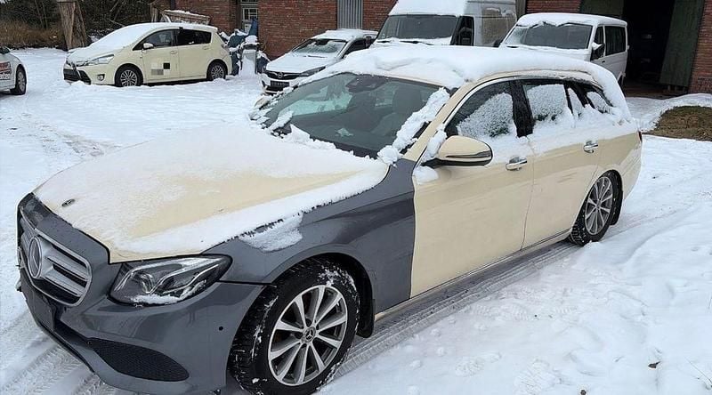 Beige Gebraucht 2018 Mercedes E220 Limousine | 4.900 € (Superpreis) - Bild 1/4