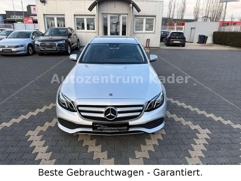 Gebraucht Mercedes E220 Avantgarde 194 PS (142 kW) 2017 Iridiumsilber Kombi