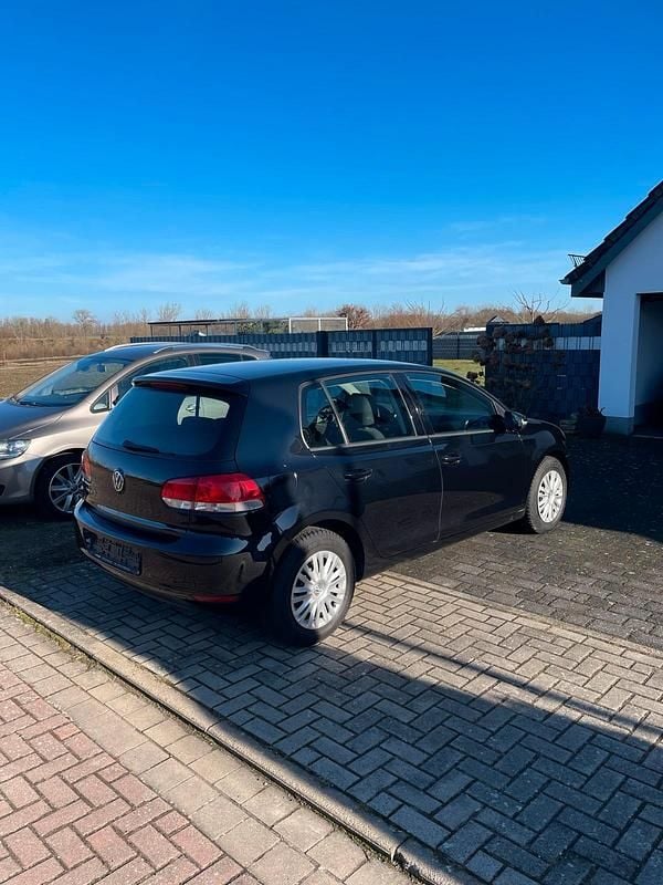 Gebraucht VW Golf VI 80 PS (58 kW) 2011 Schwarz Kleinwagen