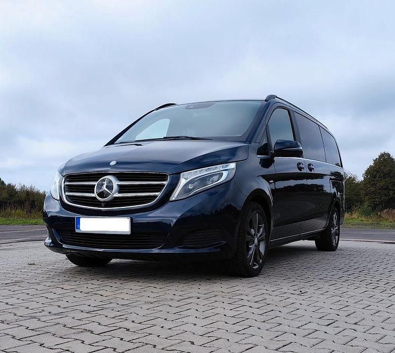 Blau Gebraucht 2017 Mercedes V250 Avantgarde Van / Kleinbus | 41.000 € (Fairer Preis) - Bild 1/4