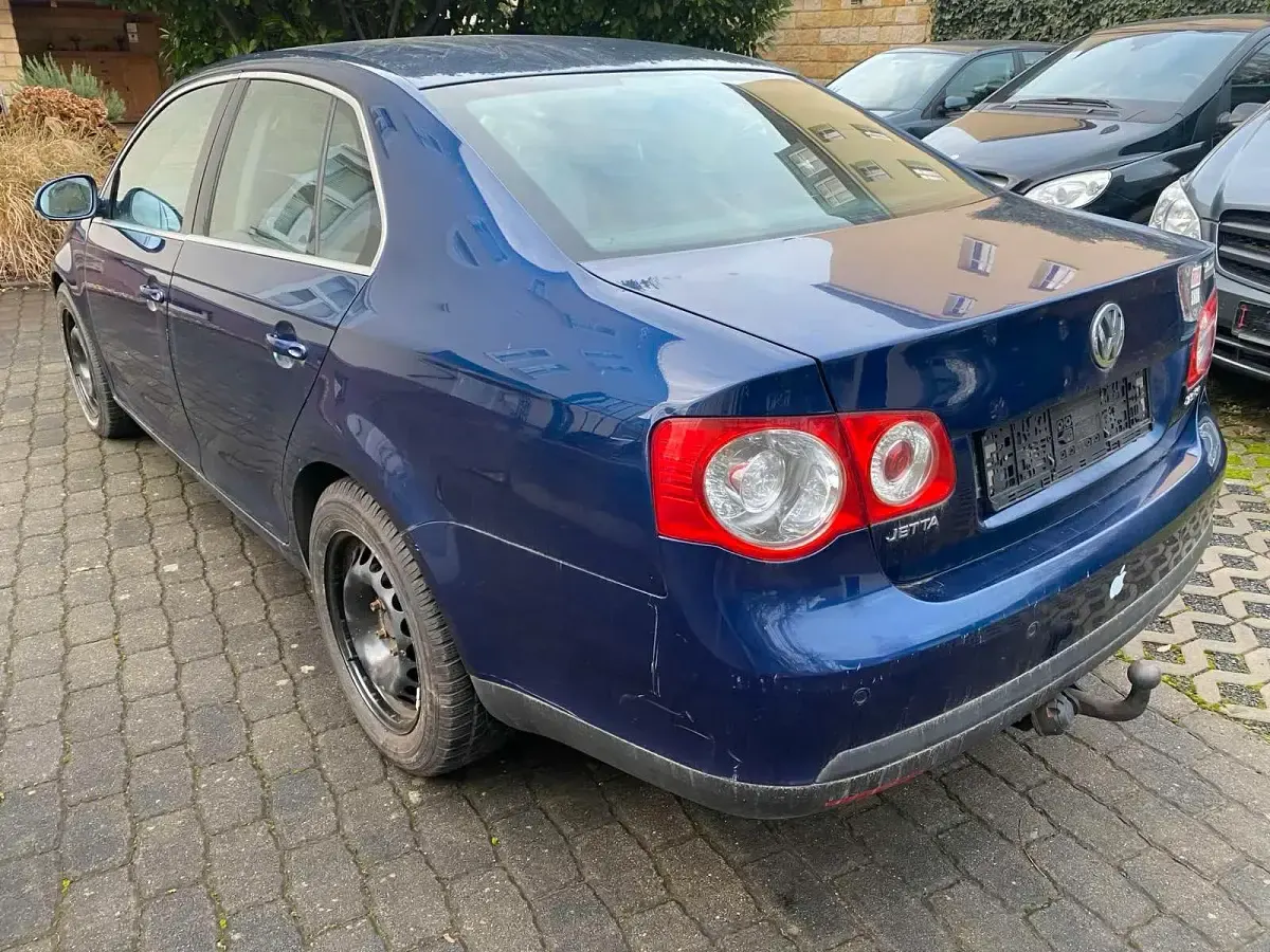 Gebraucht VW Jetta 150 PS (110 kW) 2006 Blau Limousine