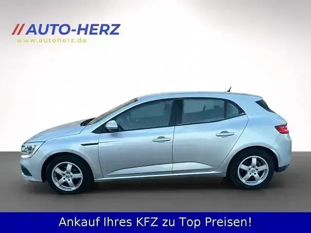Usata Renault Mégane Play 101 CV (74 kW) 2018 Argento Berlina
