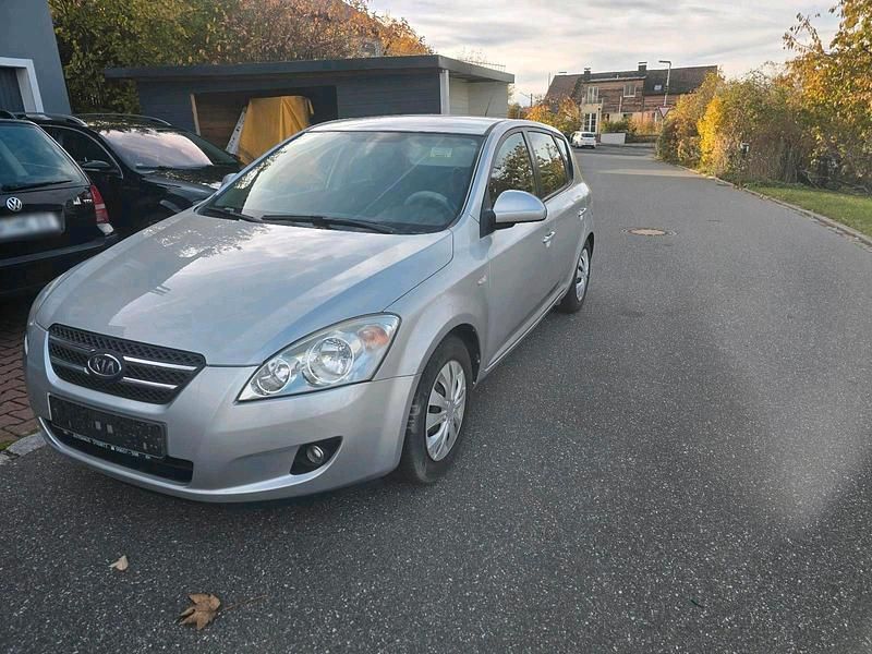 Second-hand Kia Ceed 110 CP (80 kW) 2010 Argintiu Hatchback