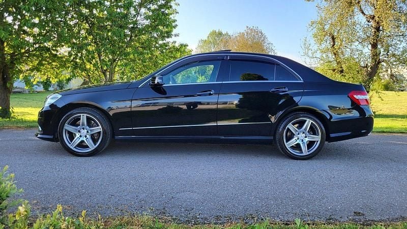 Schwarz Gebraucht 2009 Mercedes E500 AMG Limousine | 23.999 € (Guter Preis) - Bild 1/4