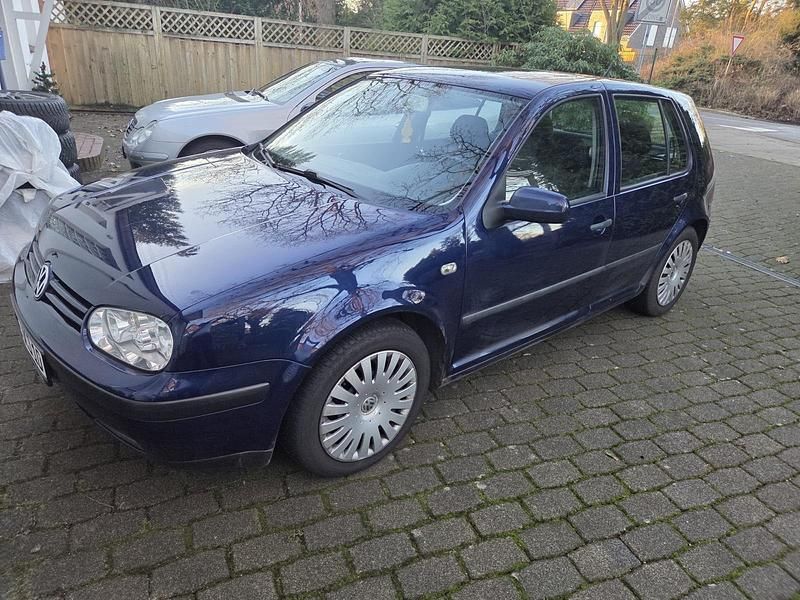 Blau Gebraucht 2001 VW Golf IV Kleinwagen | 600 € (Superpreis) - Bild 1/4