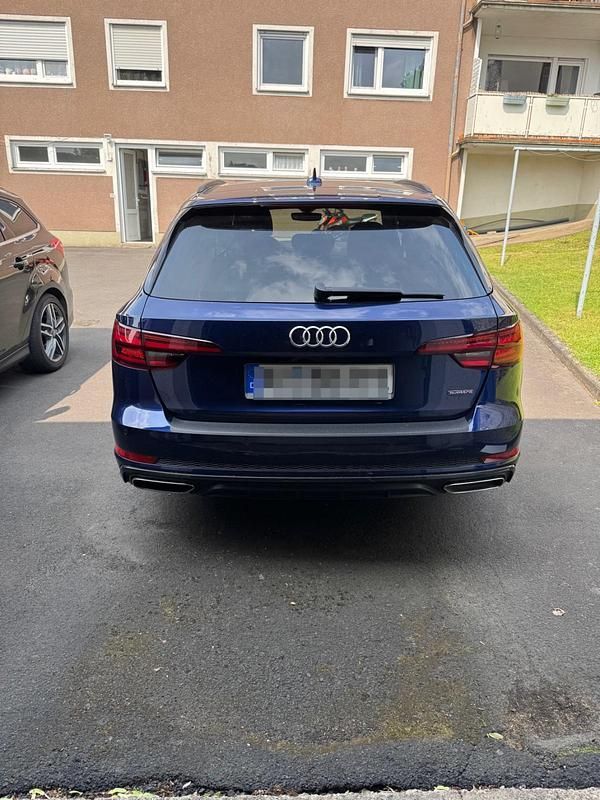 Gebraucht Audi A4 S-Line 190 PS (139 kW) 2019 Blau Kombi
