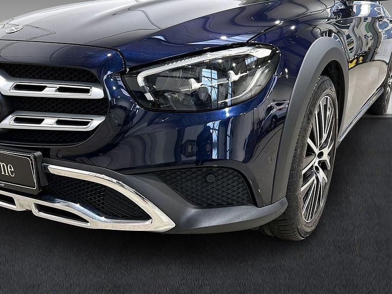Gebraucht Mercedes E400 Avantgarde 330 PS (242 kW) 2022 Blau Limousine