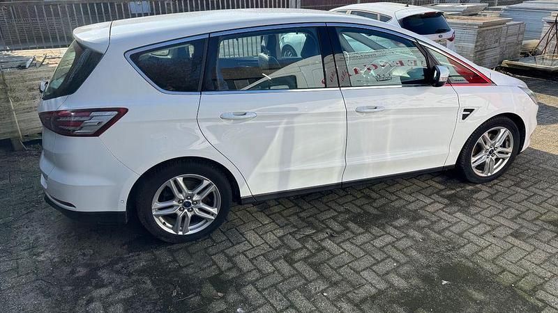 Gebraucht Ford S-MAX Titanium 209 PS (153 kW) 2017 Weiß Van / Kleinbus