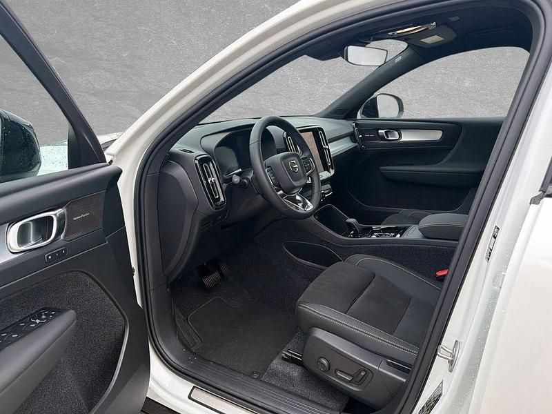 Gebraucht Volvo XC40 Plus 163 PS (119 kW) 2025 Crystal weiß perleffekt SUV