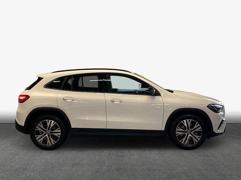 Gebraucht Mercedes GLA200 Progressive 150 PS (110 kW) 2026 Weiß SUV