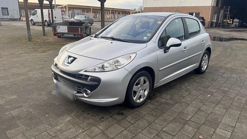 Silber Gebraucht 2006 Peugeot 207 Limousine | 2.200 € (Etwas zu teuer) - Bild 1/4