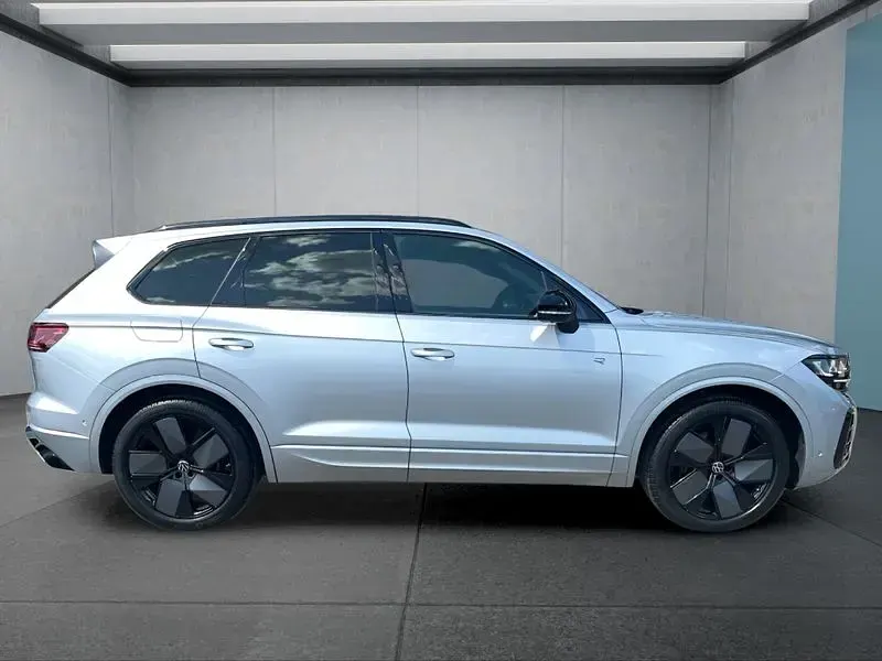 Gebraucht VW Touareg 286 PS (210 kW) 2025 Silber SUV
