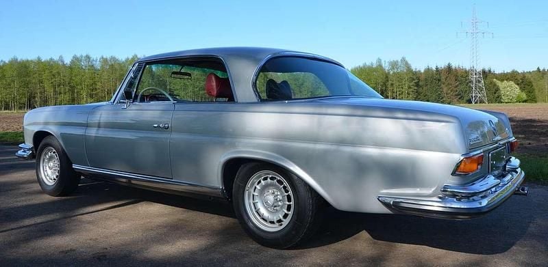 Silber Gebraucht 1969 Mercedes W111 Coupé | 139.999 € - Bild 1/4