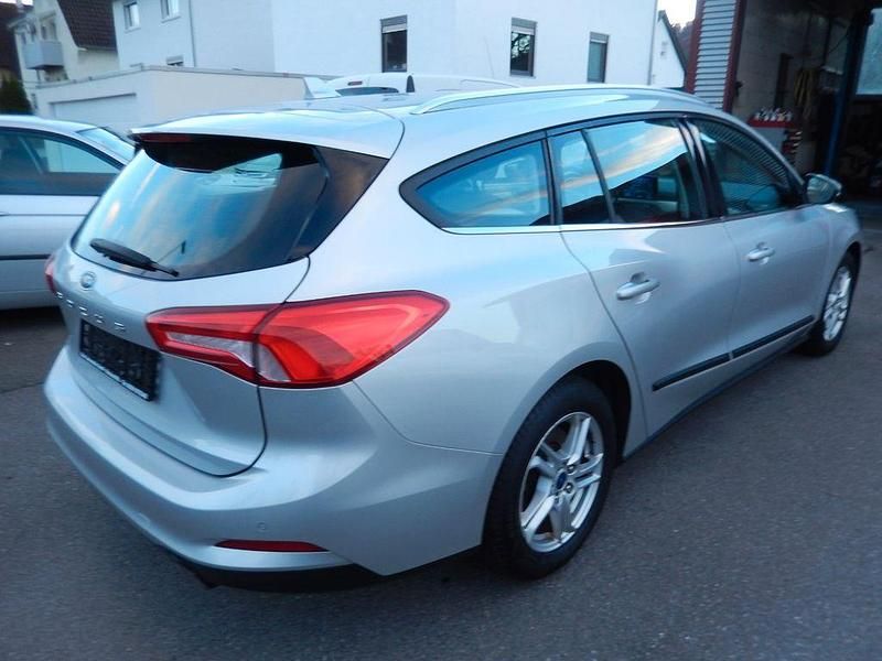 Gebraucht Ford Focus Cool & Connect 120 PS (88 kW) 2020 Silber Limousine