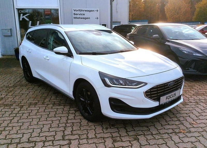 Gebraucht Ford Focus Titanium 125 PS (91 kW) 2022 Weiß Limousine