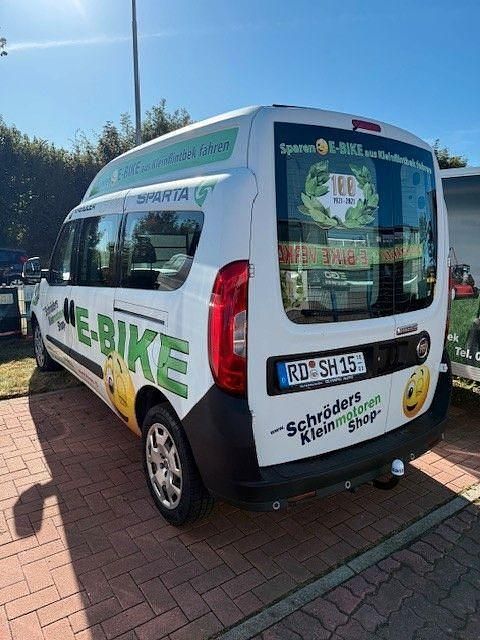 Rot Gebraucht 2017 Fiat Doblò Trekking Van / Kleinbus | 11.900 € (Fairer Preis) - Bild 1/4