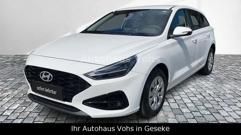 Weiß Neu 2025 Hyundai i30 Comfort Kombi | 21.470 € (Fairer Preis) - Bild 1/3