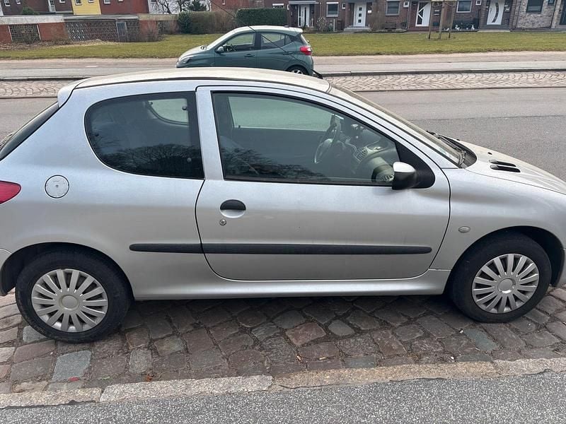 Gebraucht Peugeot 206 70 PS (51 kW) 2006 Silber Kleinwagen