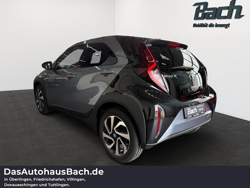 Gebraucht Toyota Aygo X Basis 72 PS (52 kW) 2025 Celestite grey / schwarz SUV