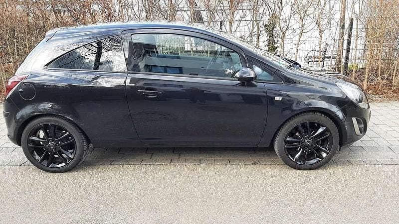 Schwarz Gebraucht 2014 Opel Corsa Color Edition Limousine | 4.500 € (Guter Preis) - Bild 1/4