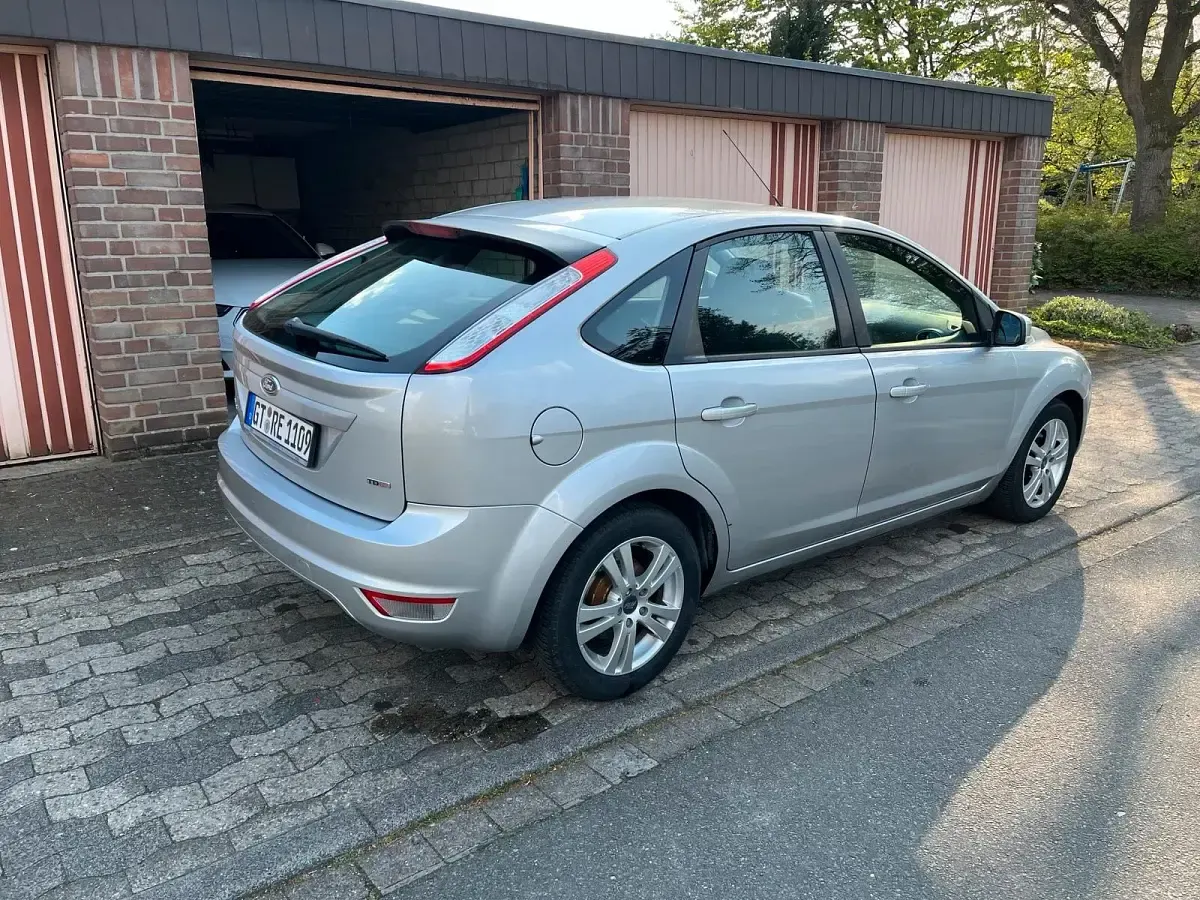Gebraucht Ford Focus 90 PS (66 kW) 2009 Grau Limousine
