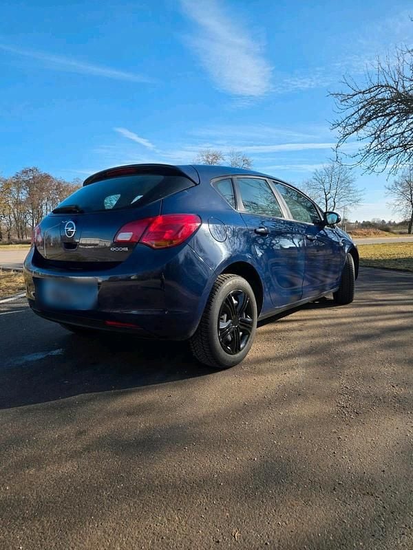 Gebraucht Opel Astra 87 PS (63 kW) 2012 Blau Kleinwagen