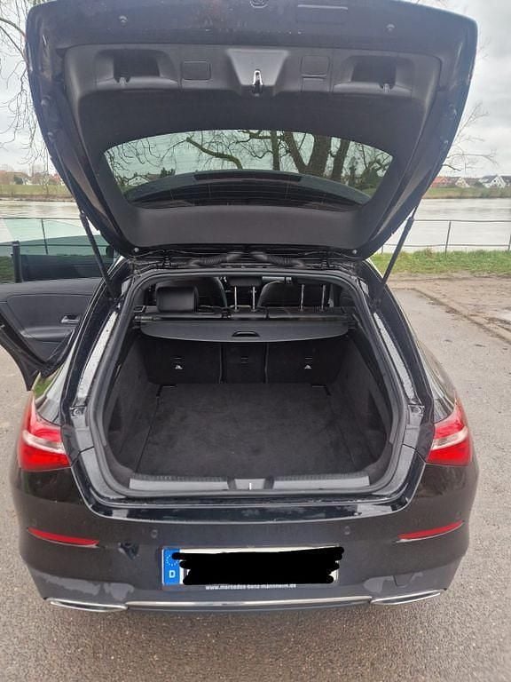 Gebraucht Mercedes CLA180 Shooting Brake 136 PS (100 kW) 2022 Schwarz Kombi