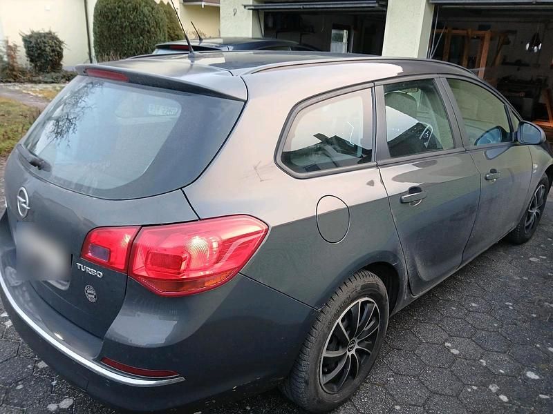 Gebraucht Opel Astra Active 140 PS (102 kW) 2013 Grau Kombi