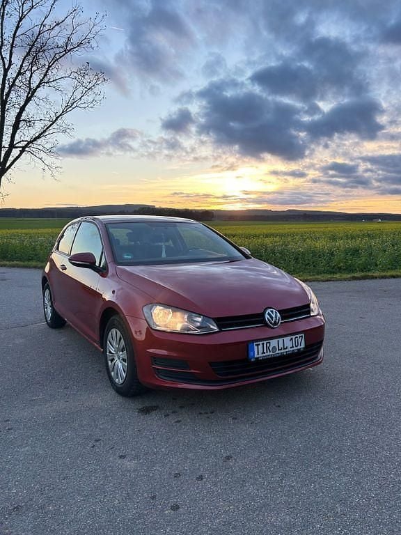 Rot Gebraucht 2014 VW Golf VII Trendline Kleinwagen | 4.999 € (Superpreis) - Bild 1/4