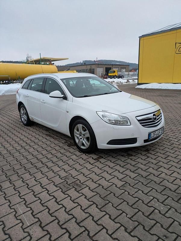 Gebraucht Opel Insignia Edition 131 PS (96 kW) 2012 Weiß Kombi