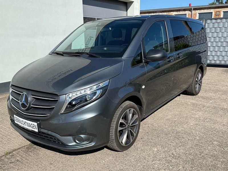 Grau Gebraucht 2021 Mercedes Vito Edition Van / Kleinbus | 42.900 € (Teuer) - Bild 1/4
