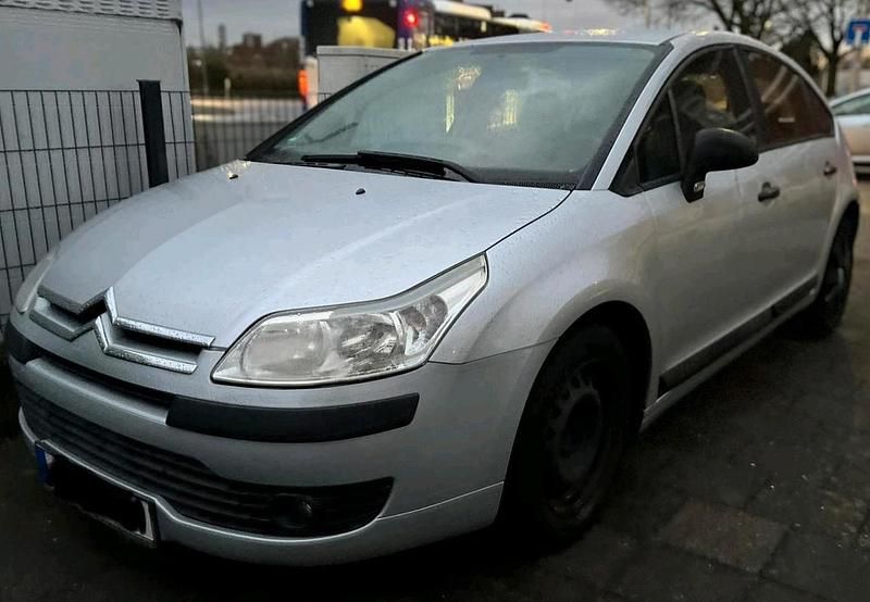Grau Gebraucht 2006 Citroën C4 Limousine | 800 € - Bild 1/4