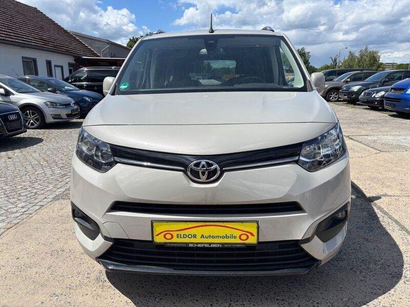 Grau Gebraucht 2021 Toyota Proace Verso City Kombi | 16.900 € - Bild 1/4