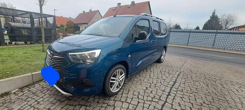 Blau Gebraucht 2021 Opel Combo Life Van / Kleinbus | 18.490 € (Superpreis) - Bild 1/4