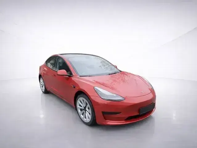 Usado Tesla Model 3 Standard Range Plus 239 kW (325 CV) 2022 Rojo Berlina