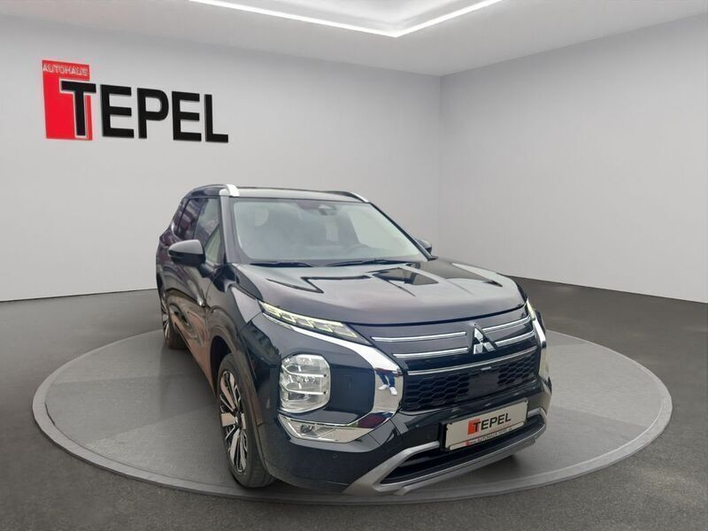Grau Neu 2025 Mitsubishi Outlander P-HEV Top SUV | 55.950 € (Teuer) - Bild 1/4