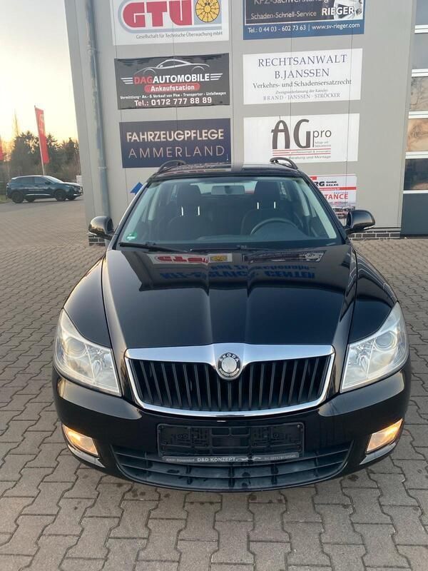 Schwarz Gebraucht 2009 Skoda Octavia Ambiente Kombi | 3.250 € (Etwas zu teuer) - Bild 1/4