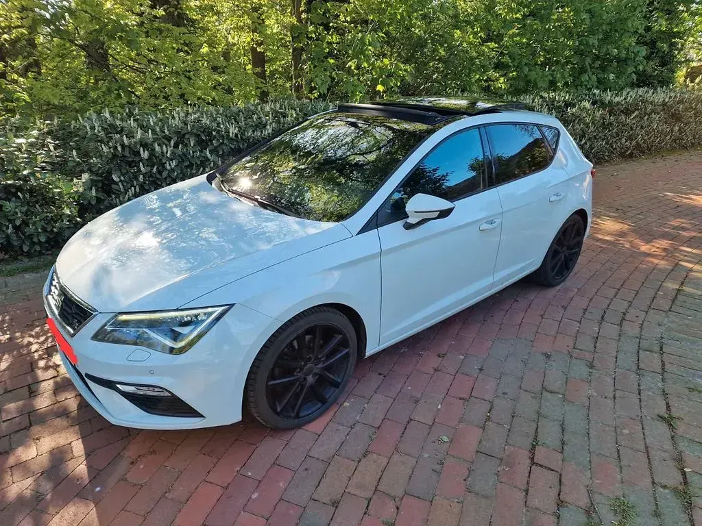 Second-hand Seat Leon FR 184 CP (135 kW) 2017 Alb Berlinǎ