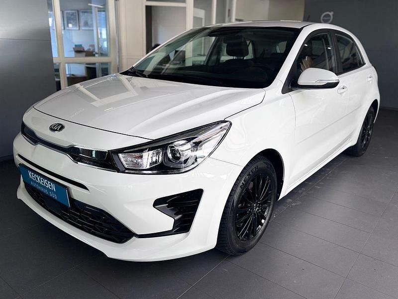 Weiß Gebraucht 2021 Kia Rio Vision Limousine | 11.290 € (Fairer Preis) - Bild 1/4