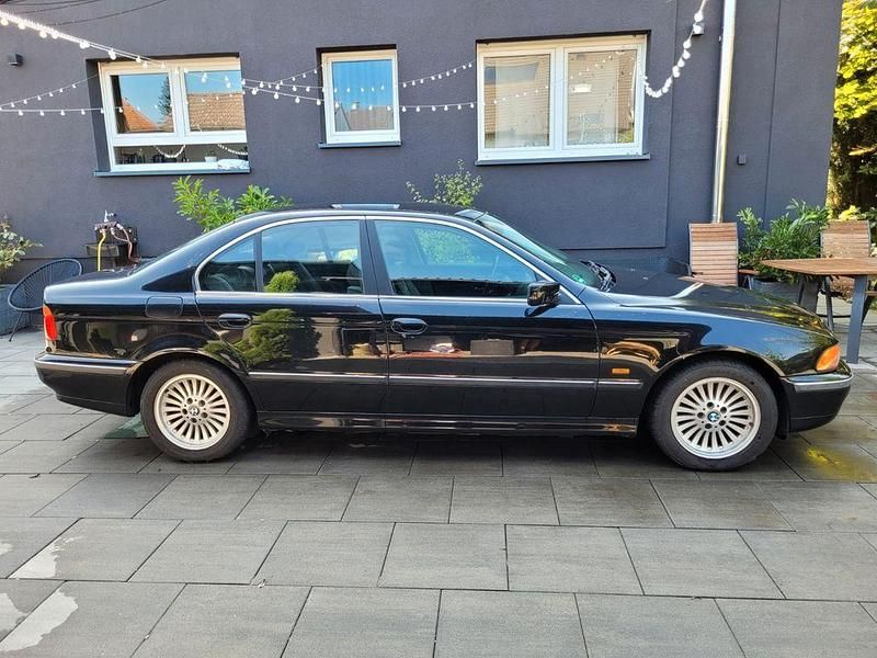 Schwarz Gebraucht 1997 BMW 523 Limousine | 3.900 € (Fairer Preis) - Bild 1/4