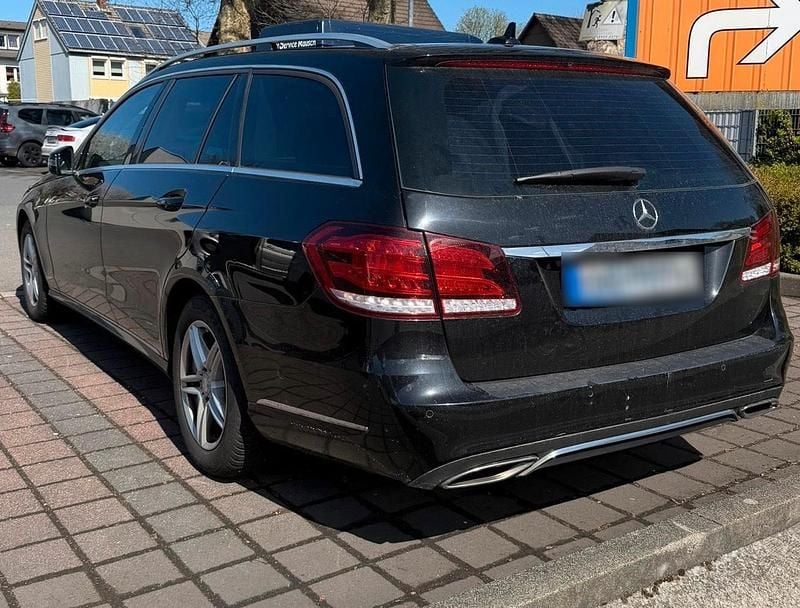 Gebraucht Mercedes E220 170 PS (125 kW) 2014 Schwarz Kombi