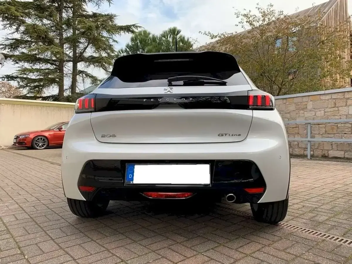 Gebraucht Peugeot 208 Allure GT-Line 101 PS (74 kW) 2020 Weiß Kleinwagen