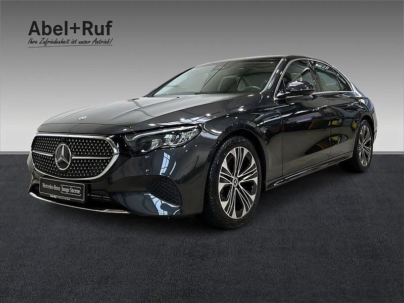 Lack graphitgrau (metallic) Gebraucht 2024 Mercedes E220 Avantgarde Limousine | 48.679 € (Superpreis) - Bild 1/4