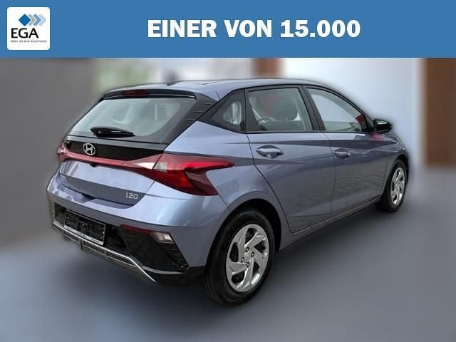 Gebraucht Hyundai i20 Essential 101 PS (74 kW) 2024 Metallic Kleinwagen