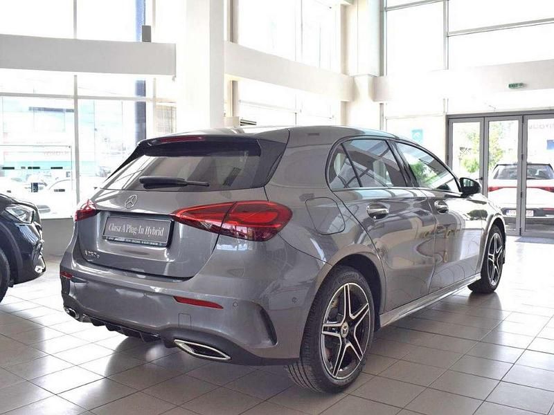 Gebraucht Mercedes A250 AMG line 163 PS (119 kW) 2024 Mountaingrau met Kleinwagen