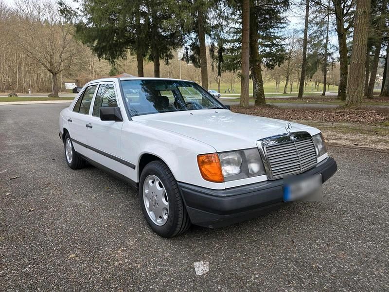 Gebraucht Mercedes E200 118 PS (86 kW) 1989 Weiß Limousine
