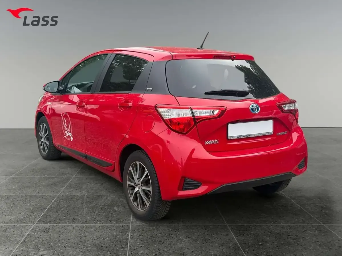 Gebraucht Toyota Yaris Hybrid Basis 101 PS (74 kW) 2019 Rot Kleinwagen
