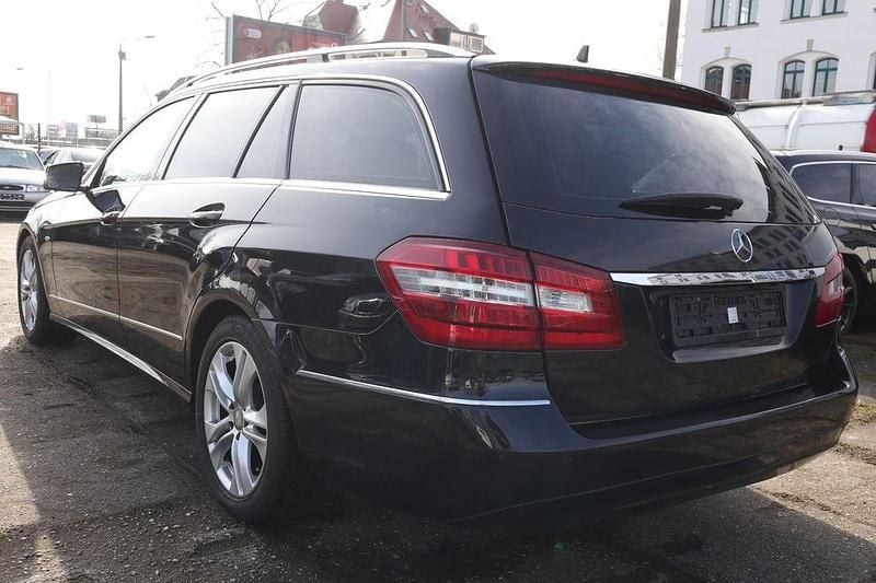Gebraucht Mercedes E200 136 PS (100 kW) 2010 Schwarz Kombi