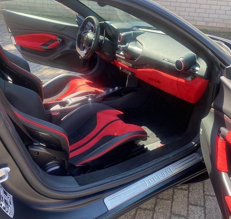 Second-hand Ferrari F8 721 CP (530 kW) 2022 Negru Coupe