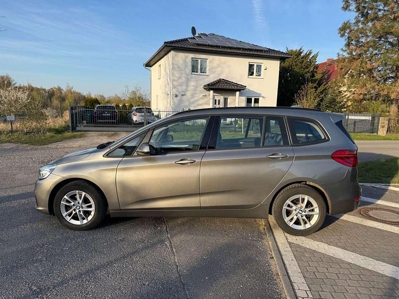 Gebraucht BMW 218 150 PS (110 kW) 2015 Platinsilber Van / Kleinbus